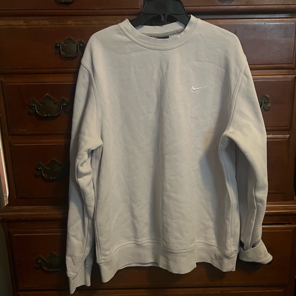 nike grayish white sweatshirt